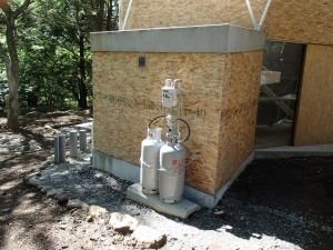 2013/7/9 外構修正工事再開、ガス取付、WD-1修正、ベンチ取り付け